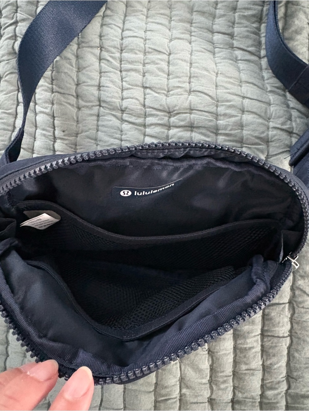 lululemon Everywhere Belt Bag Large 2L - Picture 3 of 4